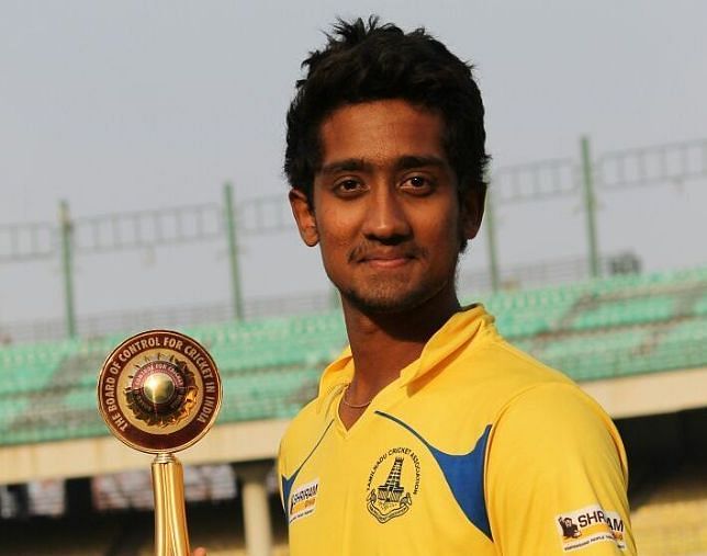Ravisrinivasan Sai Kishore with the Vijay Hazare Trophy 2016-17 (Image Credits: Ravisrinivasan Sai Kishore's Instagram)